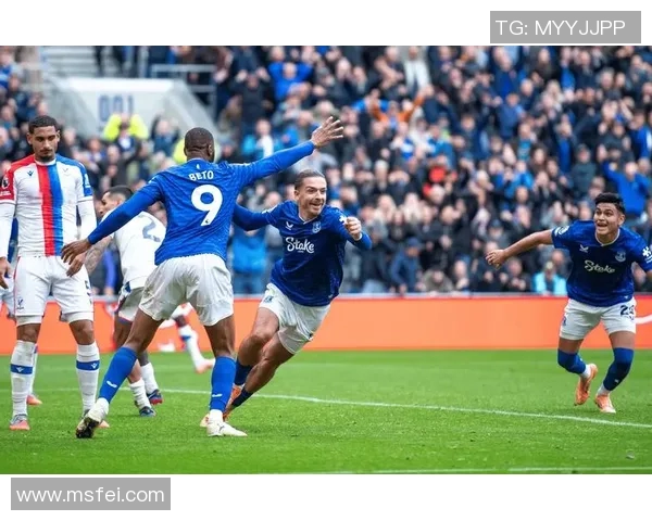 英超激战埃佛顿主场迎战曼联双雄对决引发球迷热议