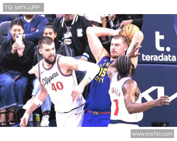 雷霆与快船激战正酣文字直播全程回顾精彩瞬间与赛况分析